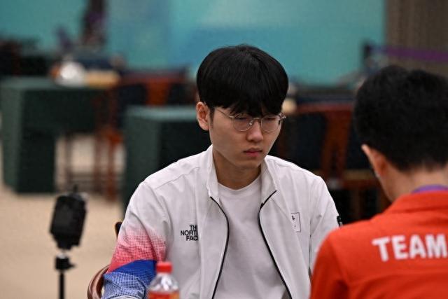 爱游戏官网-个人第9冠！申真谞2-1逆转屠晓宇，夺首届世界最强棋士战冠军